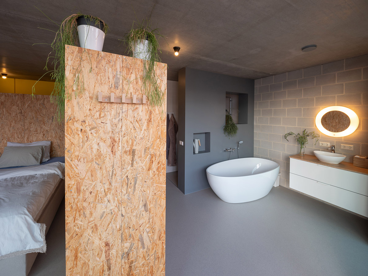 BETA built a three-generation house with open plan and free-form elements in Amsterdam