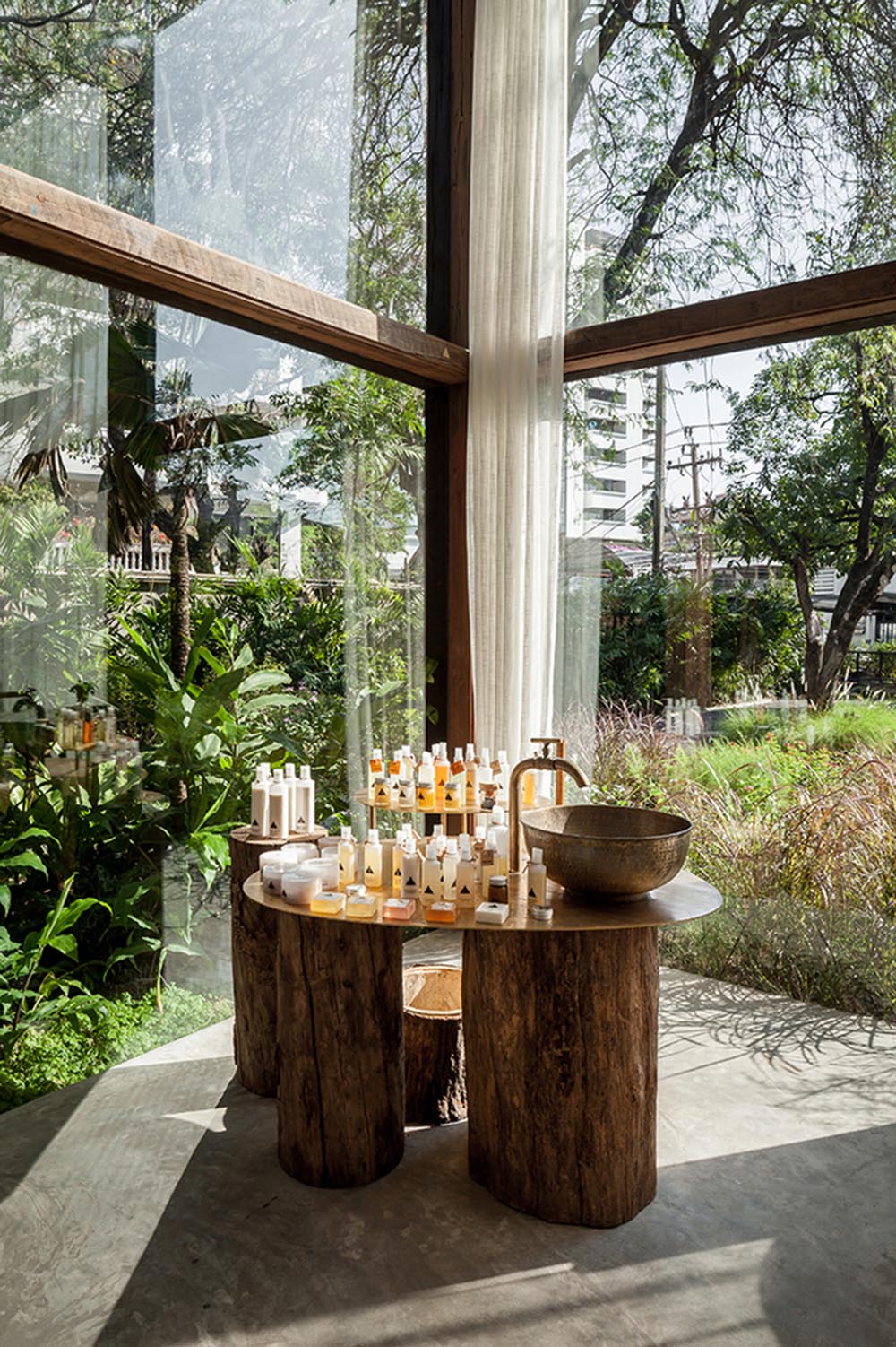 NitaProw designed an elegant transparent beauty shop within coconut trees of  Thonglor in Bangkok