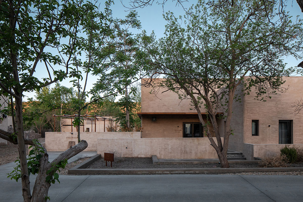 DAS Lab completes Lost Villa Boutique Hotel with earth-toned colours and smooth details in Ningxia