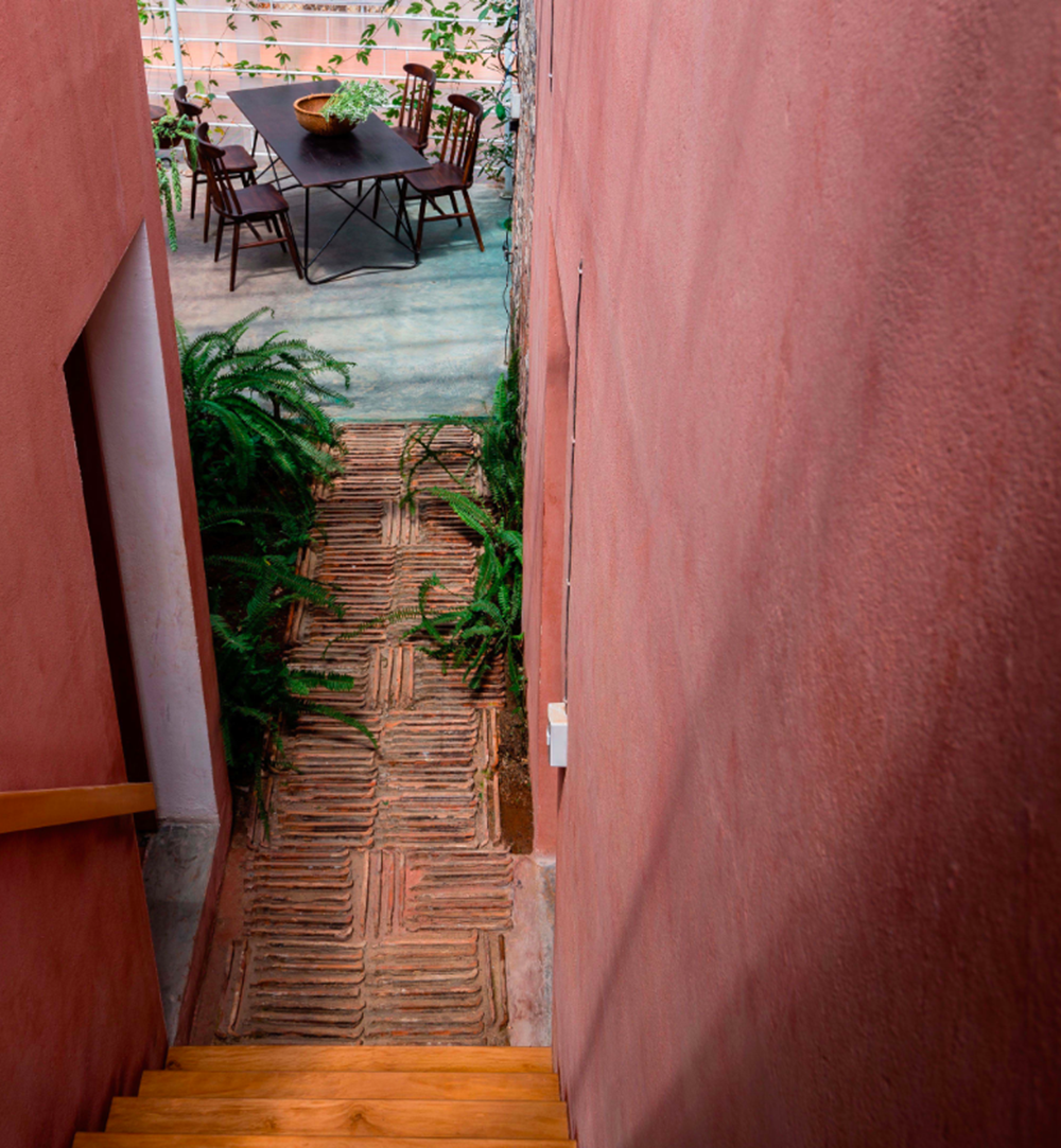 Atelier.tho.A renovated an unused house with translucent skin in Vietnam