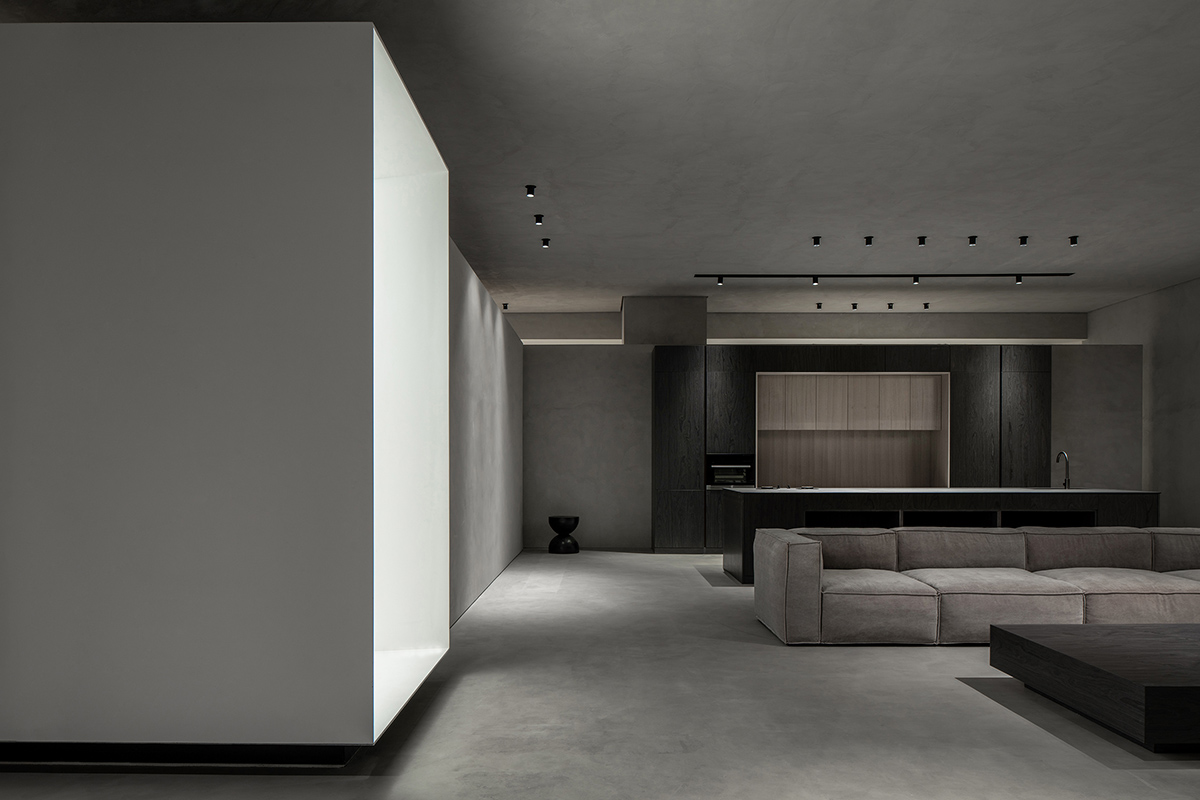 JST ARCHITECTURE creates dark-colored palette by adding a geometrical aesthetic to this showroom