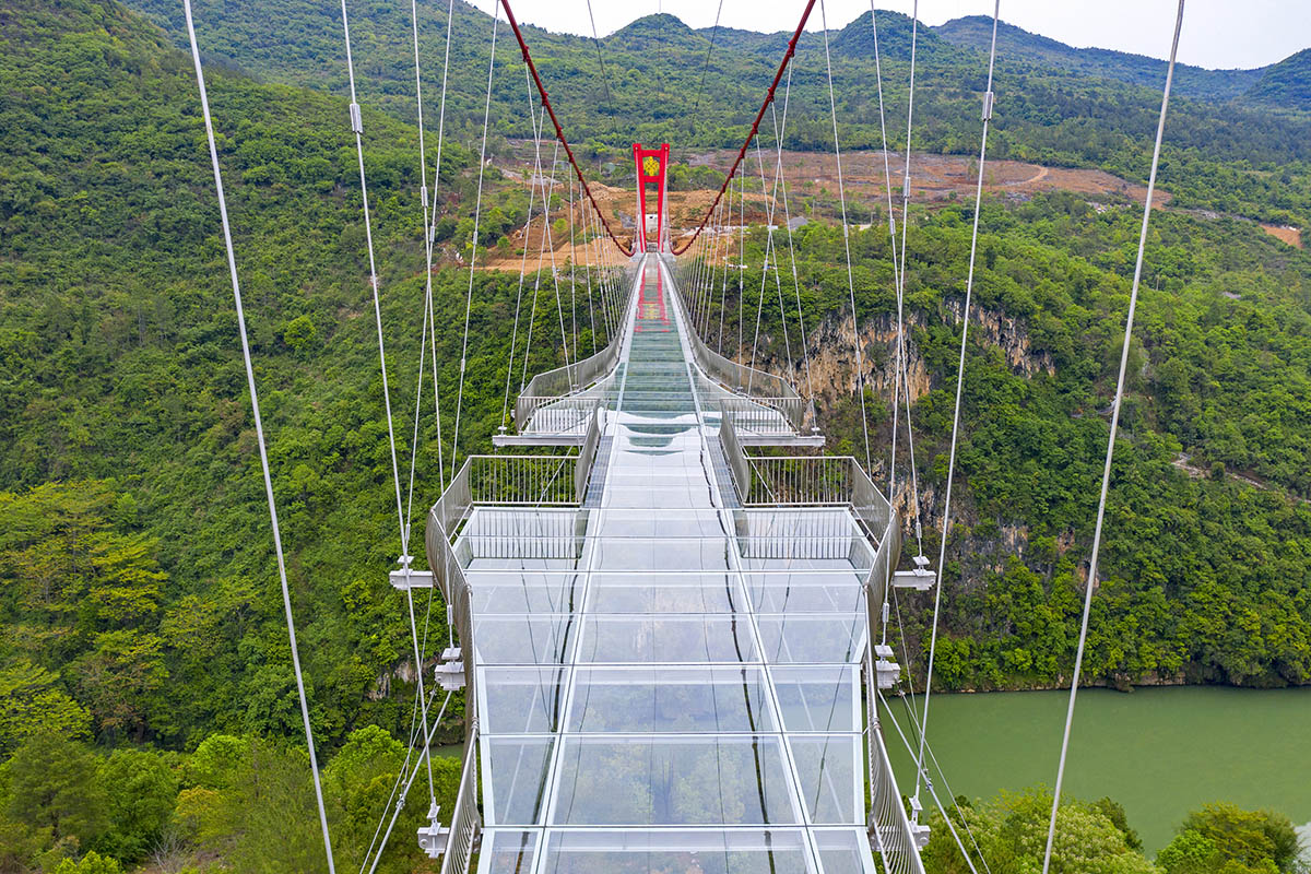 UAD completes world's longest suspension glass bridge in China