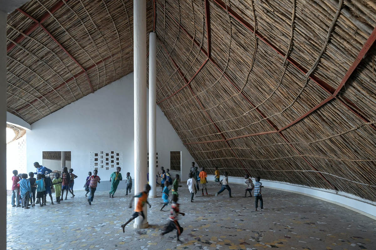 Toshiko Mori built Fass School and Teachers’ Residence featuring wavy thatched roof in remote Senegal