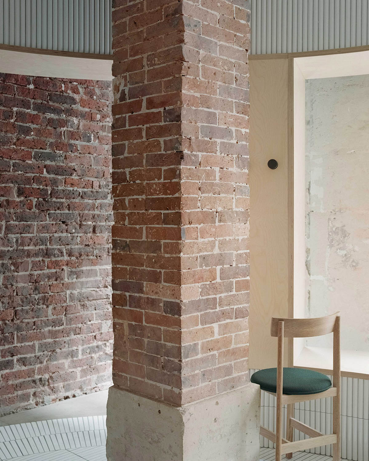 Neri&Hu-designed restaurant in Paris exposes layering material history with oblong volume inside