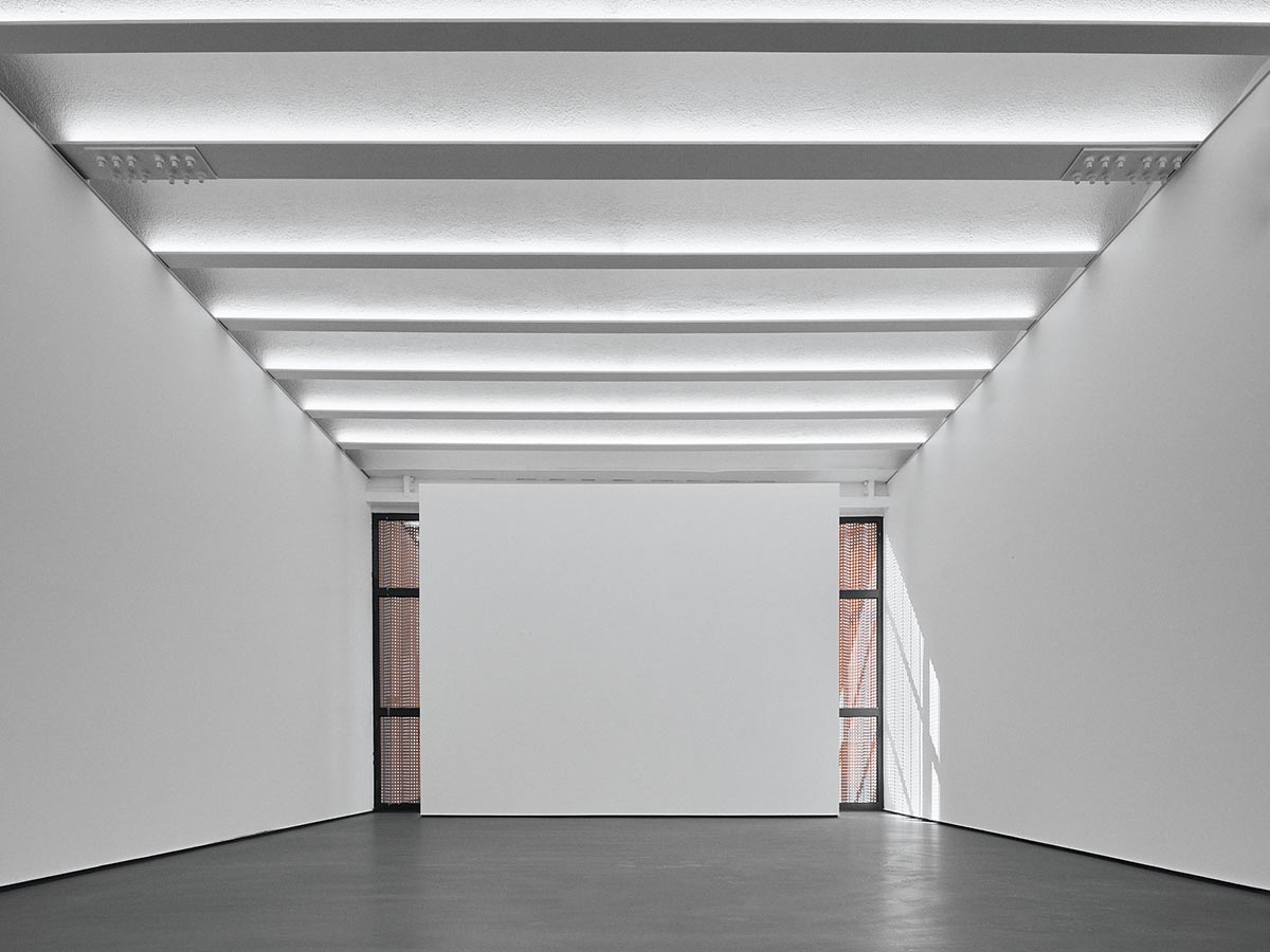 Nevzat Sayin wraps art gallery with a reddish brown façade in a historic district of Istanbul