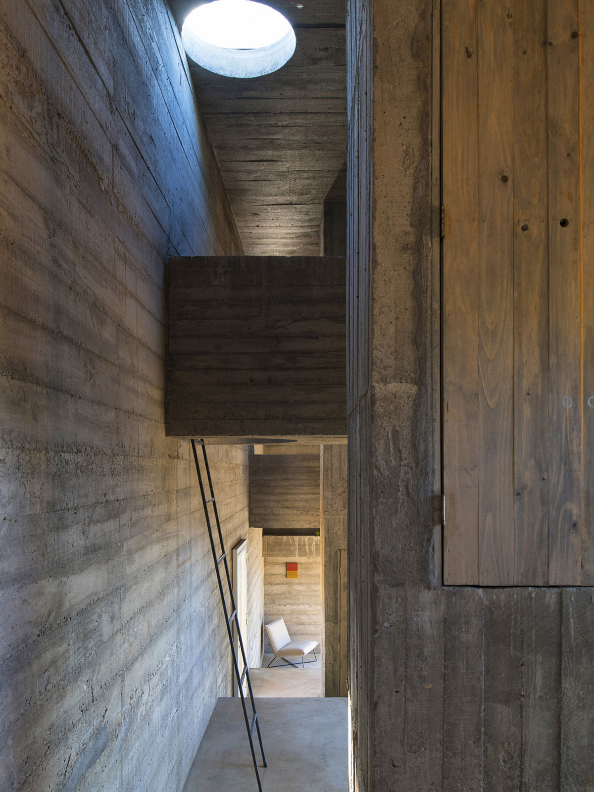 Pezo von Ellrichshausen anchors this concrete block to a cliff of Chile's Coliumo Peninsula