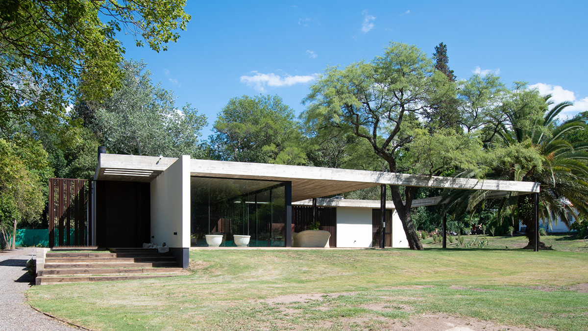 AR Arquitectos completes Casa PLC in C&oacute;rdoba, Argentina