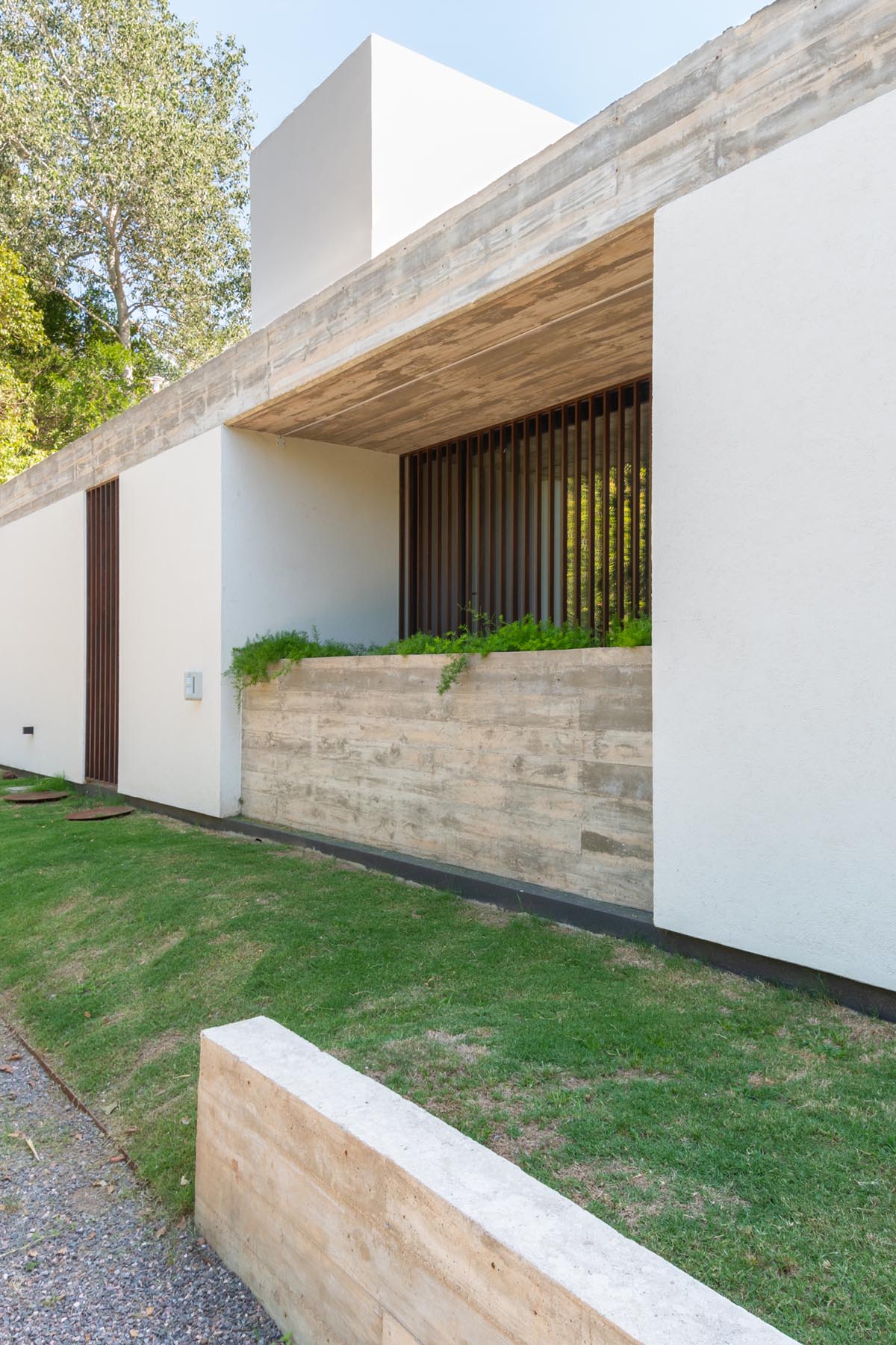 AR Arquitectos completes Casa PLC in C&oacute;rdoba, Argentina