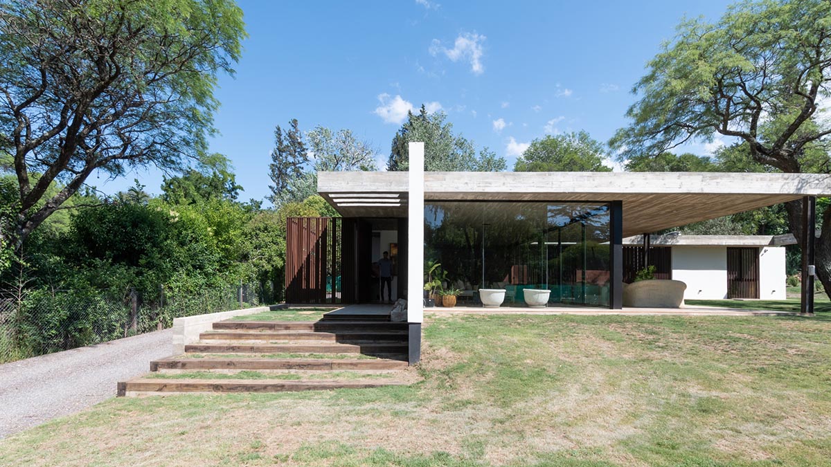 AR Arquitectos completes Casa PLC in C&oacute;rdoba, Argentina