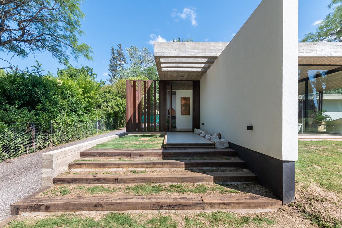 AR Arquitectos completes Casa PLC in C&oacute;rdoba, Argentina