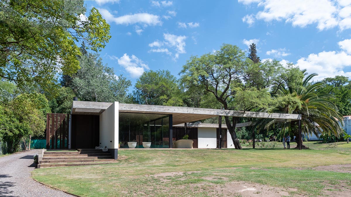 AR Arquitectos completes Casa PLC in C&oacute;rdoba, Argentina