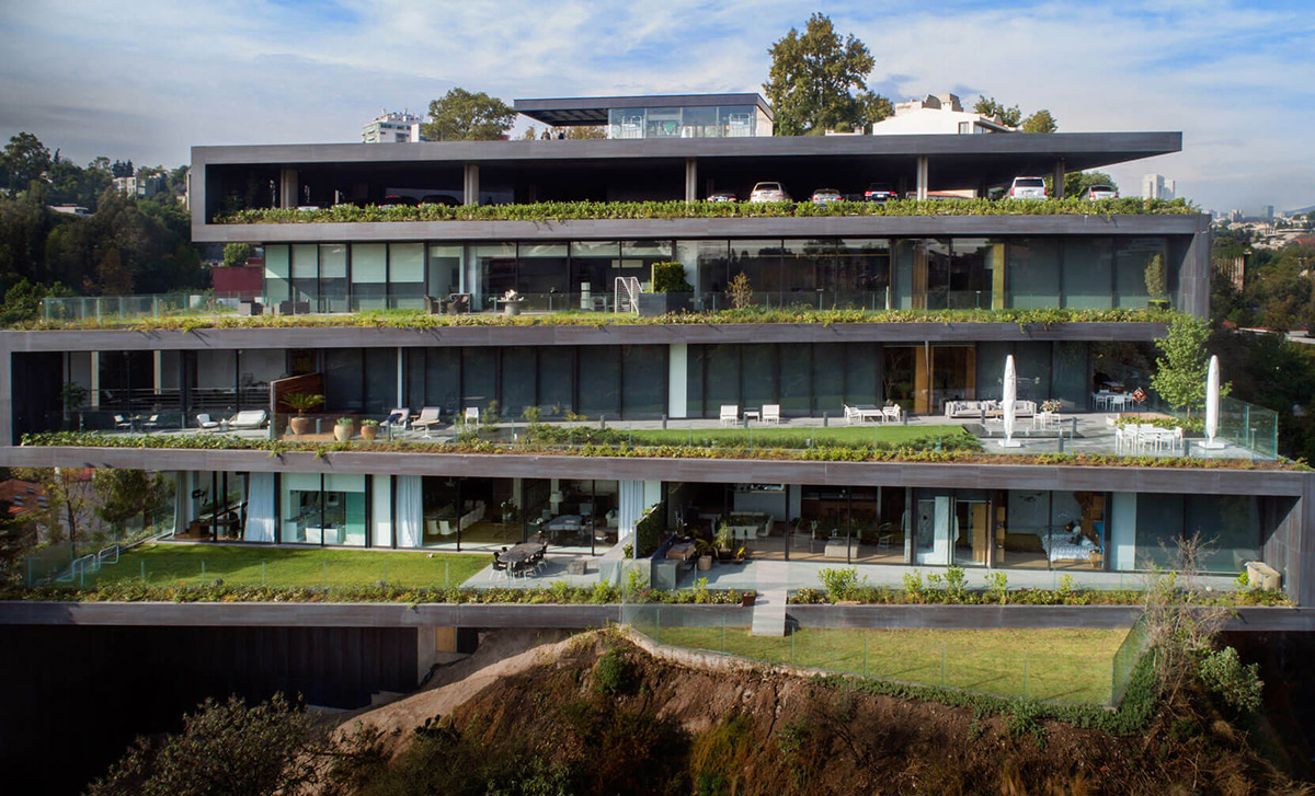 Sordo Madaleno Arquitectos' folded house perfectly sits on rugged topography of Mexico City
