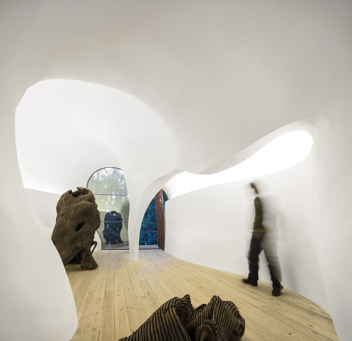Super small cave-like art gallery by FCC Arquitectura built on lush green in Portugal