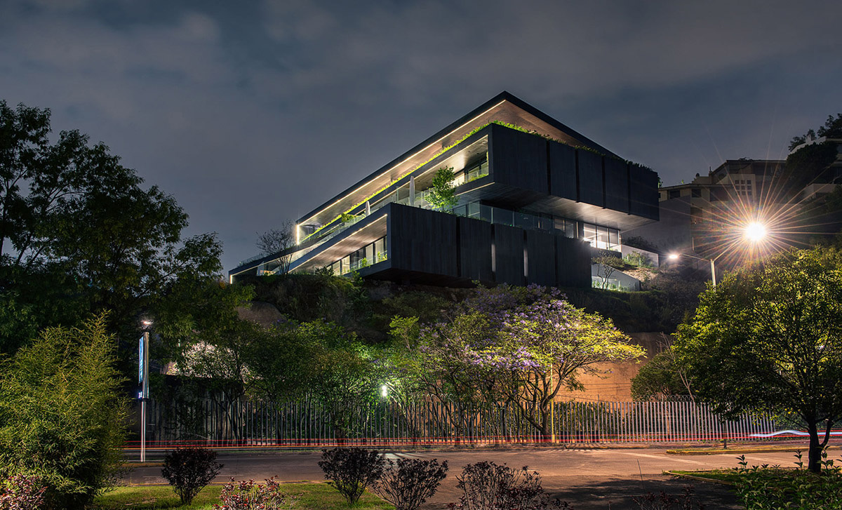 Sordo Madaleno Arquitectos' folded house perfectly sits on rugged topography of Mexico City