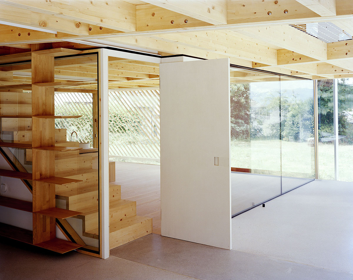 Dieter Dietz completes birdhouse-looking living space nestled in the Swiss rural landscape