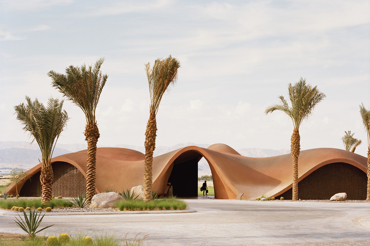 Smooth curves of a golf clubhouse by Oppenheim Architecture are derived from the natural desertscape