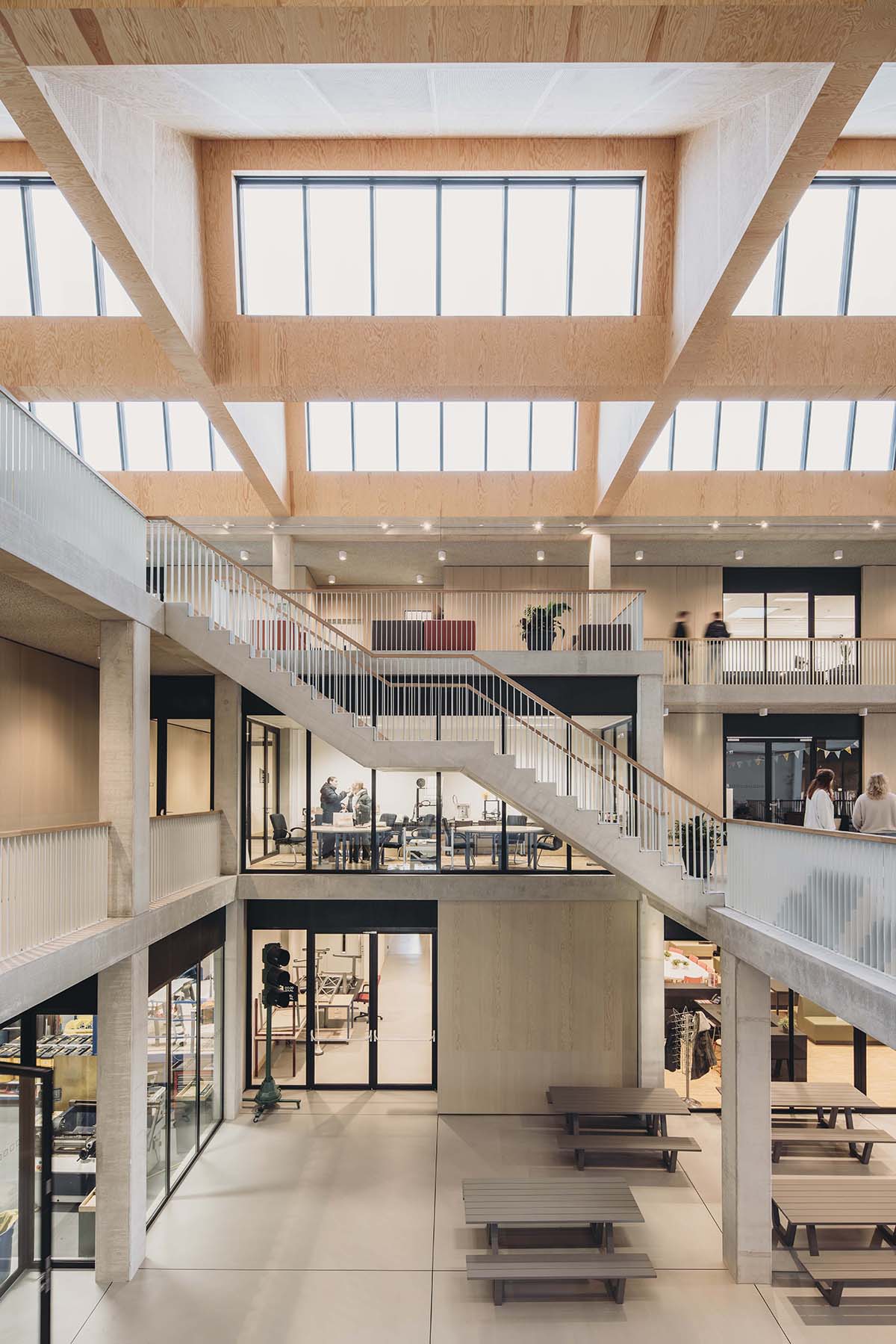 De Zwarte Hond completes a new, flexible and sustainable school building for Het Element