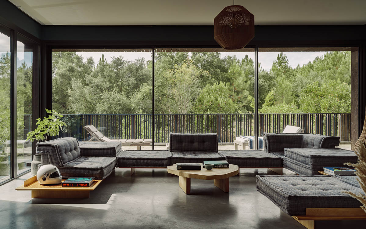 Maud Caubet Architectes built an elevated house creating a contrast in the forest in Landes