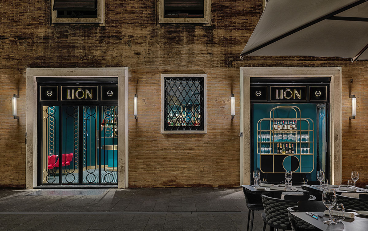 COLLIDANIELARCHITETTO completes restaurant and cocktail bar with bold lines and saturated colours