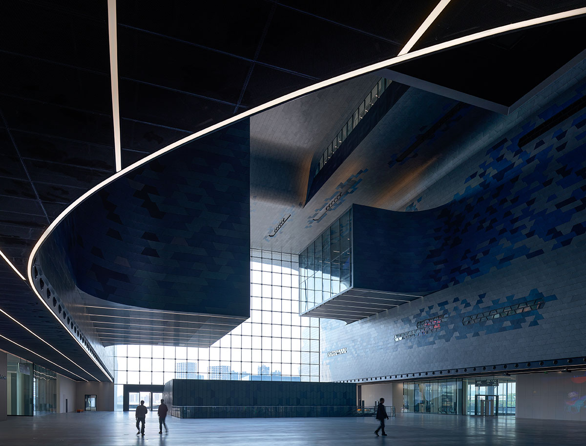 A spaceship-like science and technology museum by Zaha Hadid Architects opens in Shenzhen