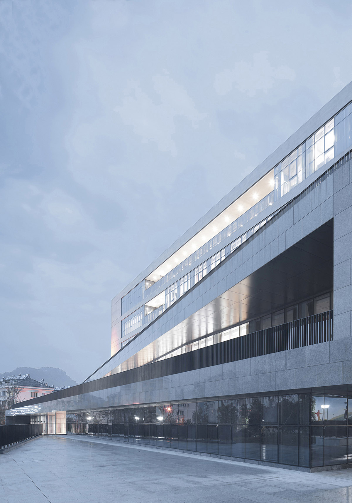 UAD completes office building with shifted platforms in Zhejiang