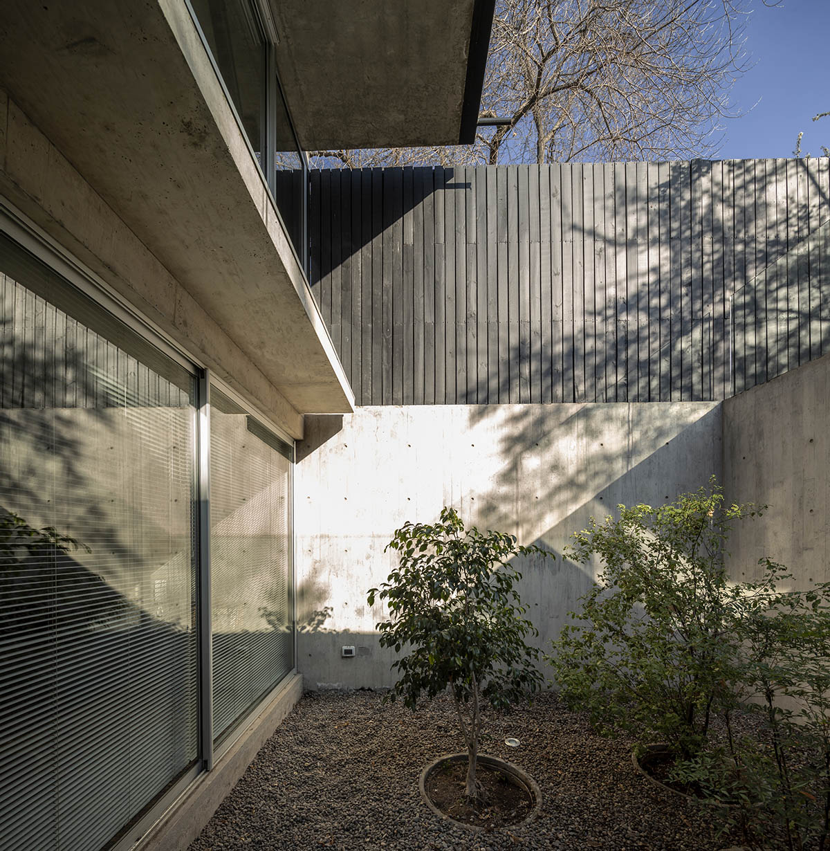 Rodolfo Ca&ntilde;as' hermetic family house defined by protruding skylight in central Chile