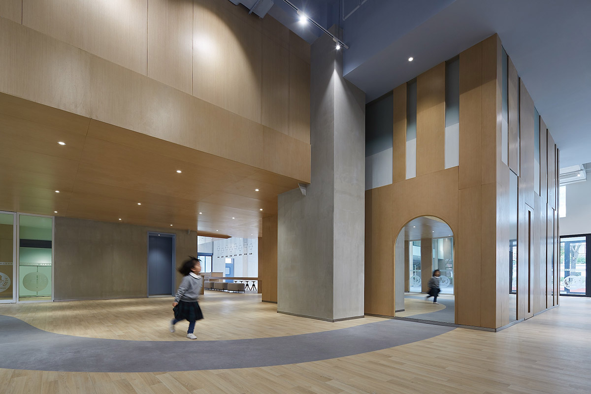 ELTO Consultancy's kindergarten features metallic curved slide to create interactive space