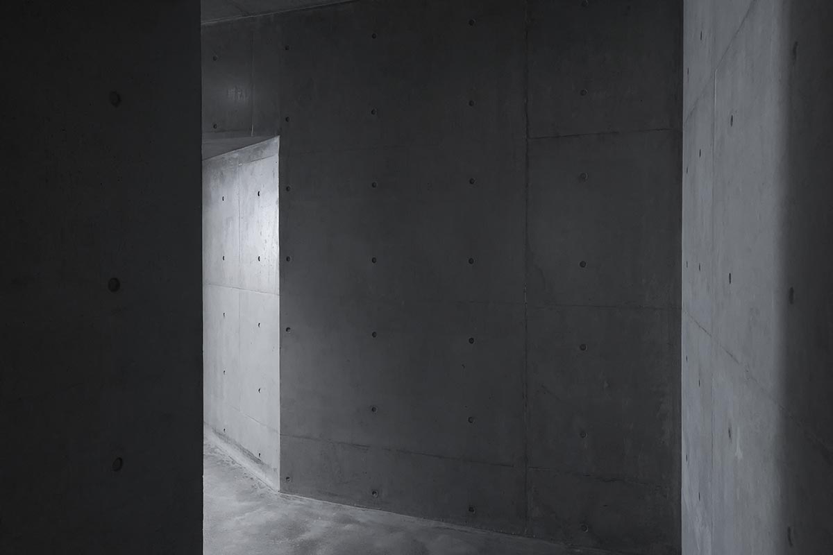 TAO built concrete cafe on a cliff as an extension of the land in China