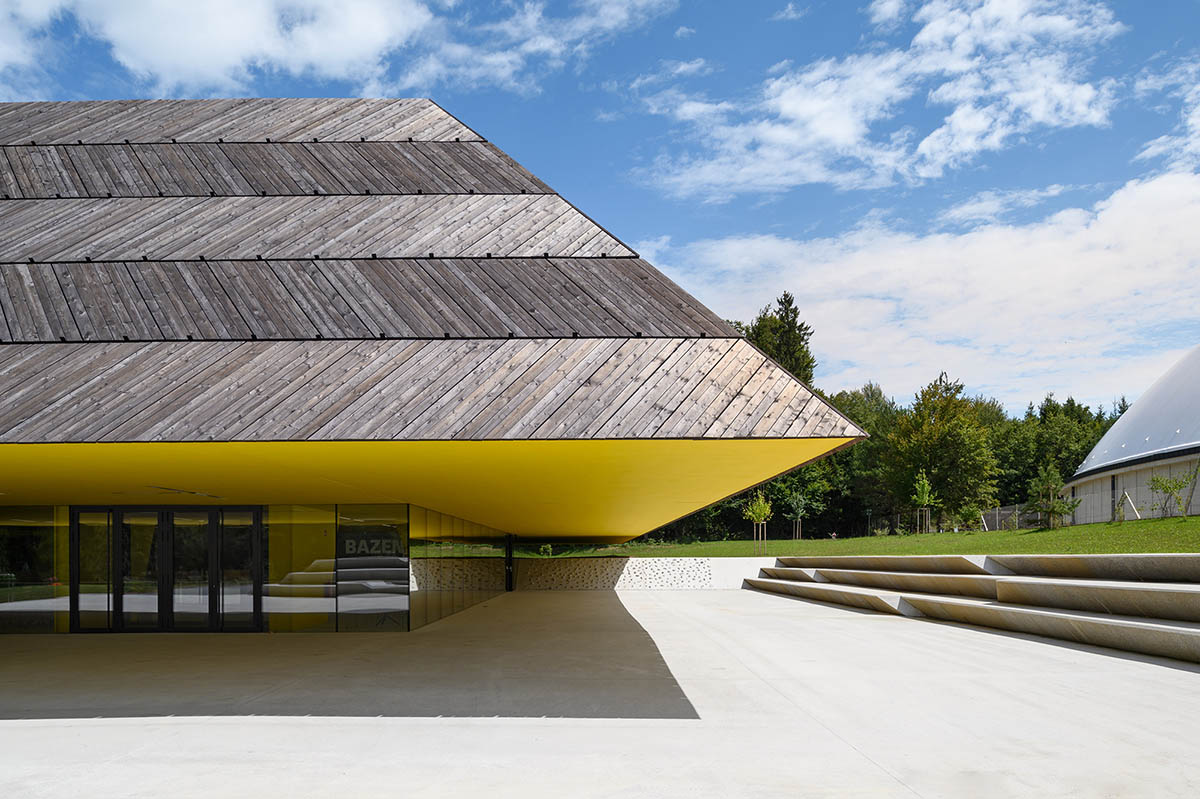 Enota completes swimming pool with low floating roof in Slovenia