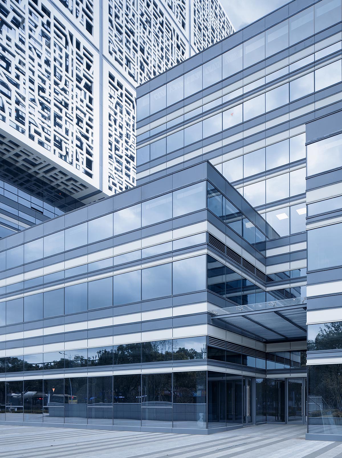 UAD completes Cube office building with staggered cubic