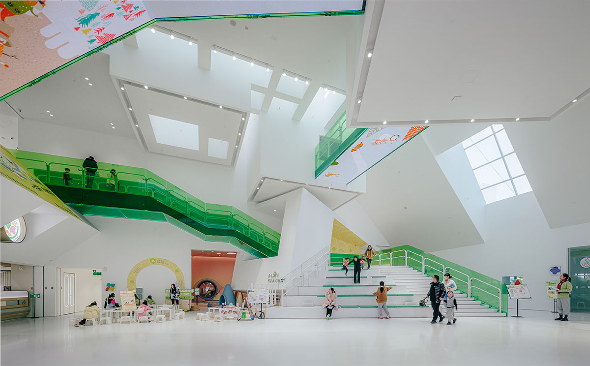 DL atelier designs an iceberg-like children's museum in China 