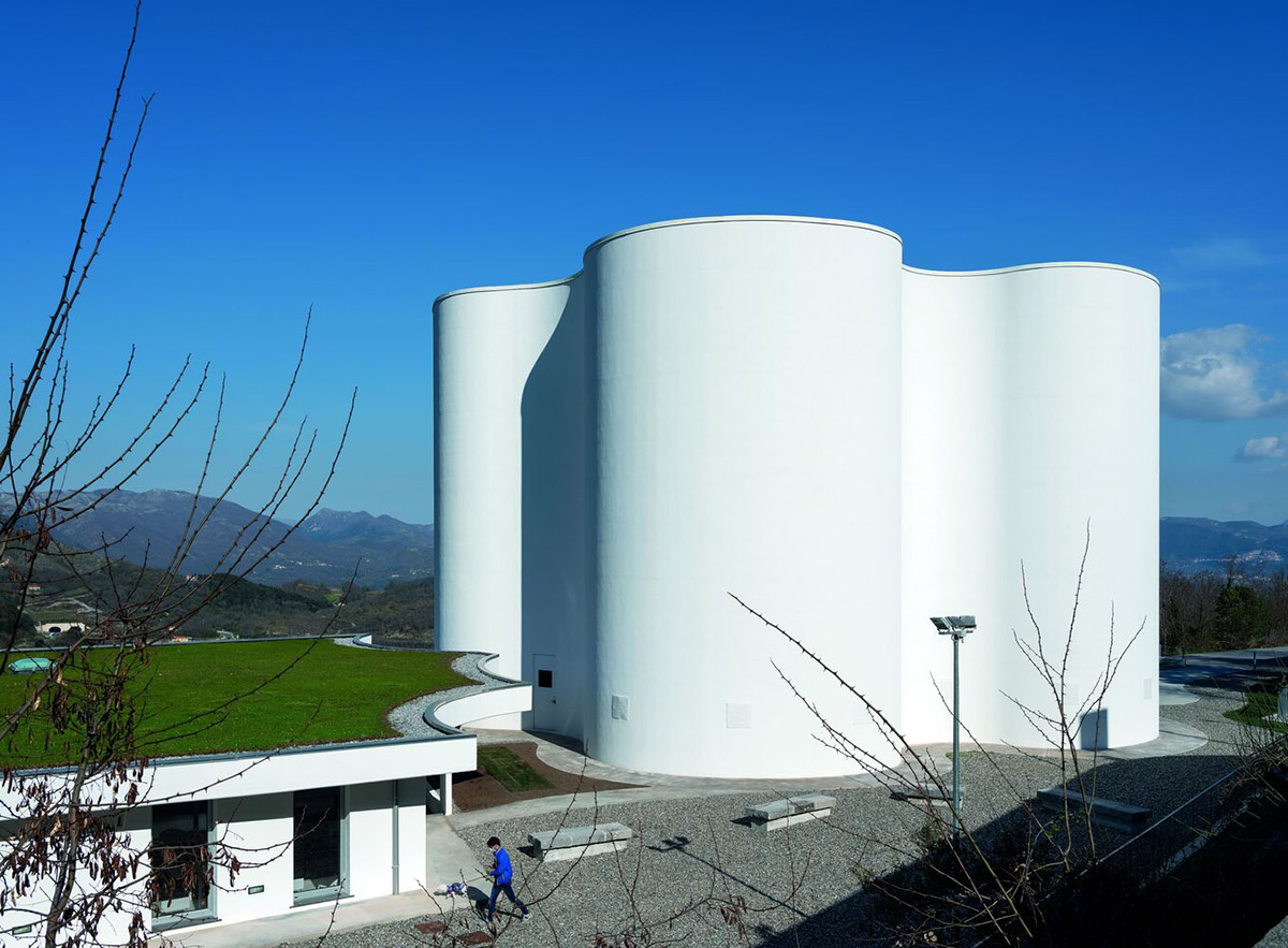 Smooth all-white walls form church designed by Mario Cucinella Architects in Mormanno hill town 