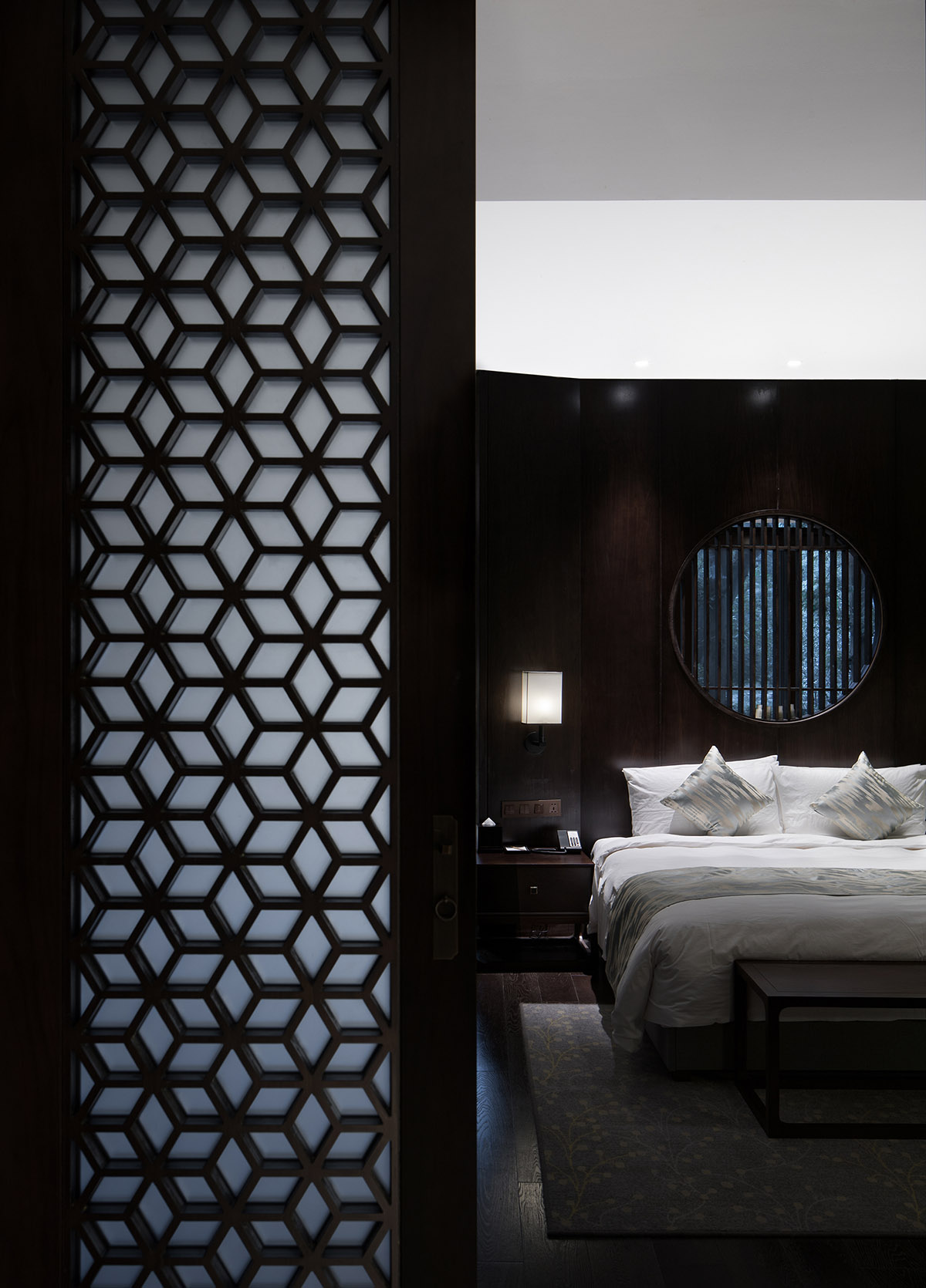 UAD renovates a hotel with dark grey materials addressing to the traditional heritage of South China