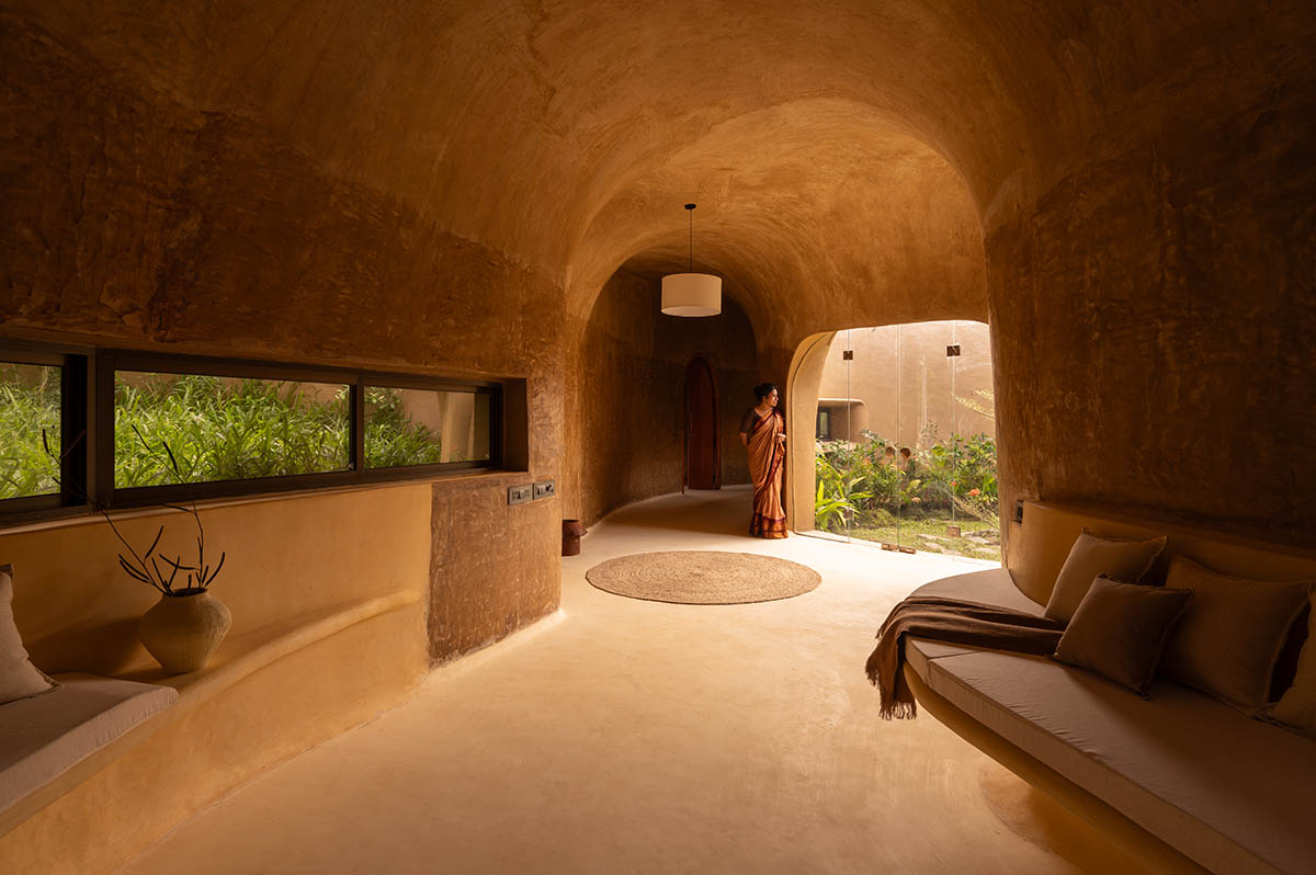Cave-like farmhouse by Earthscape Studio provokes 