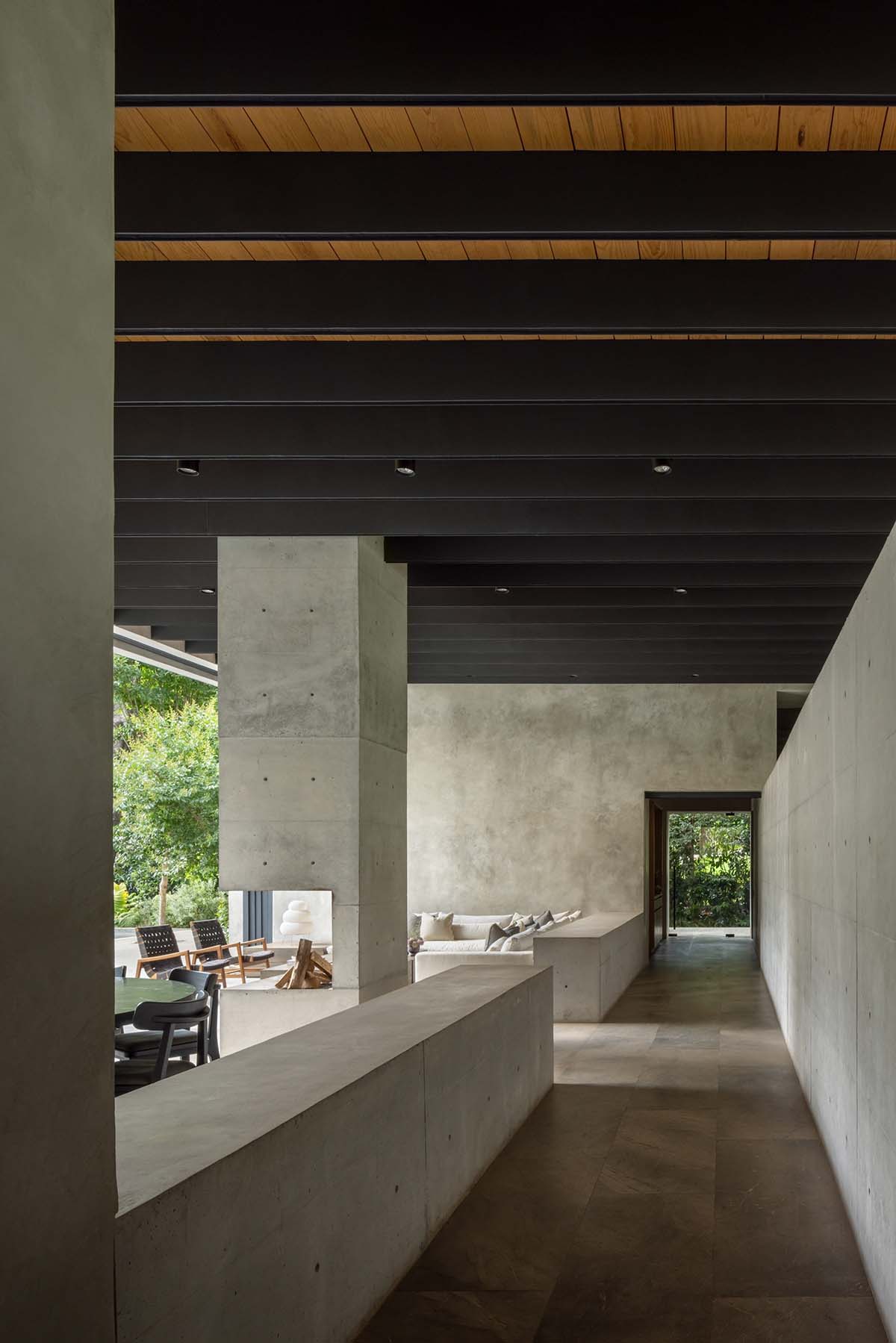 ESTUDIO Ignacio Urquiza Ana Paula de Alba completes residence in Mexican forested landscape