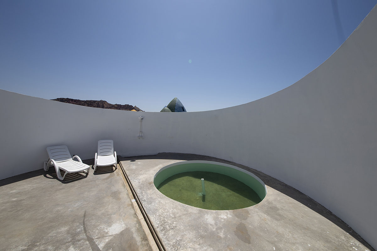 ZAV Architects built colorful-domed housing made of rammed earth and sand on Hormuz island, Iran