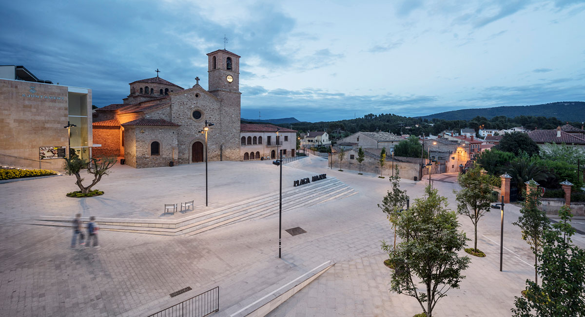 SCOB redesigns old city center of Ódena in Barcelona with continuous public space