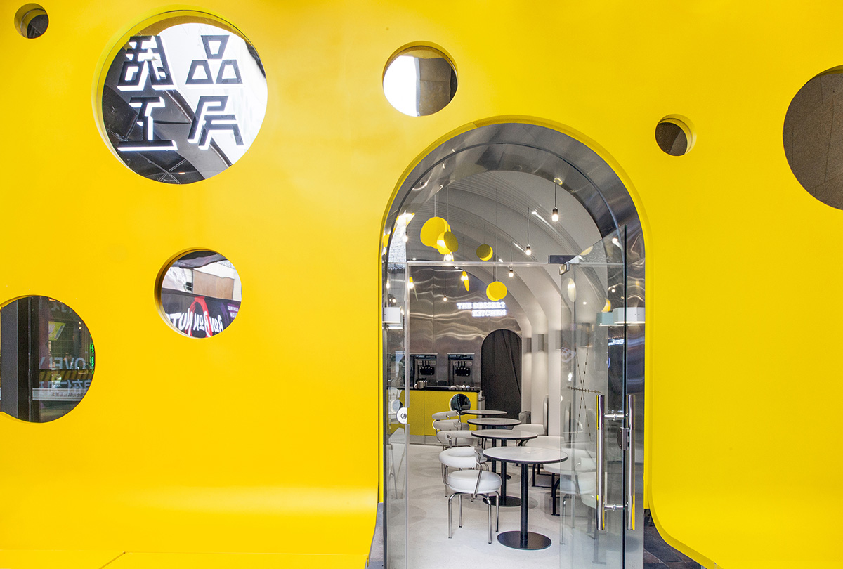 Towodesign creates a cheese-like dessert shop in China