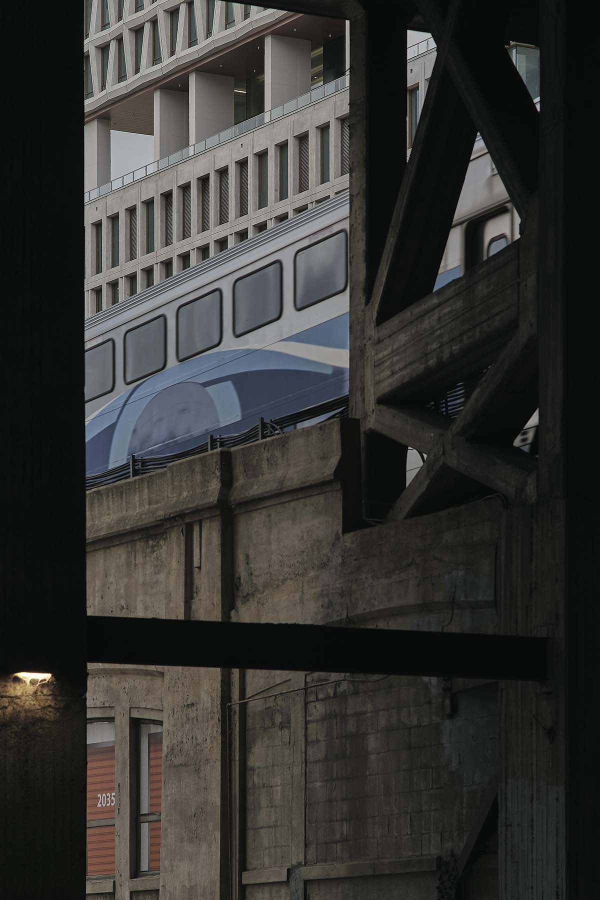 Chevalier Morales completes new high-rise with sculpted precast concrete panels in Montreal