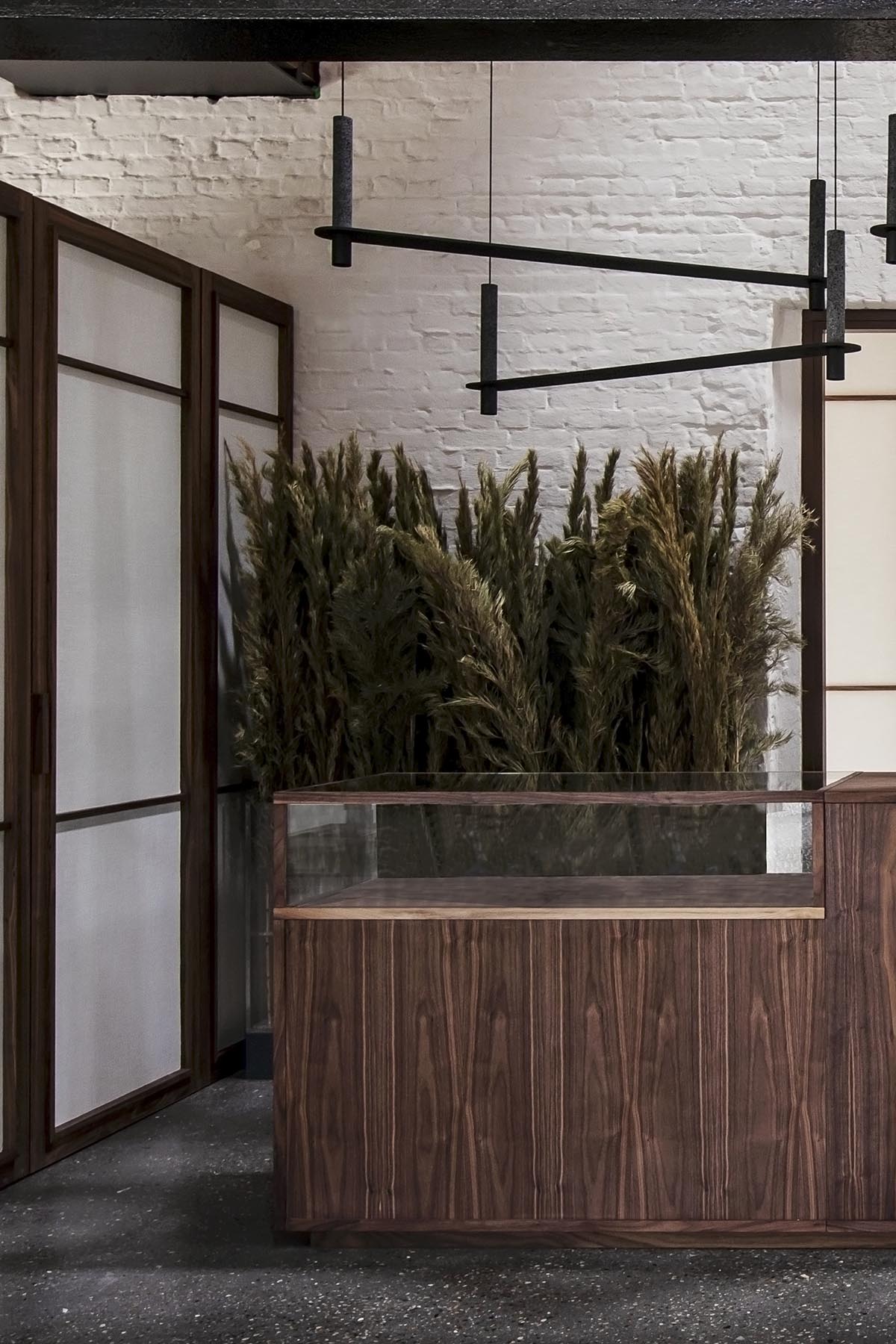 Barde vanVoltt creates retail store interiors like a Japanese zen garden in Nistelrode