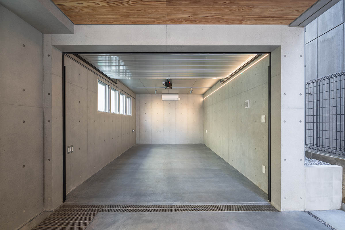 Ryuichi Sasaki Architecture built staircase-linked layered housing in Tokyo 