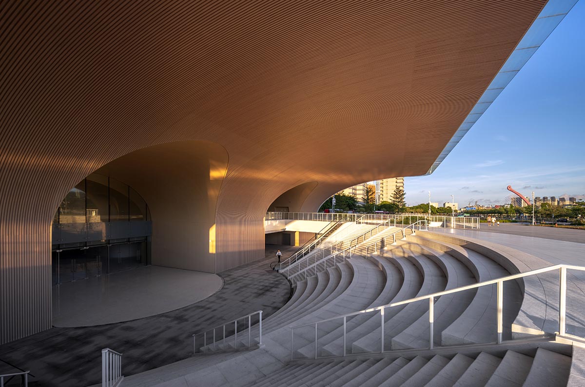 Culture and art complex features three mega arches that serve as a gateway to the city in Zhuhai