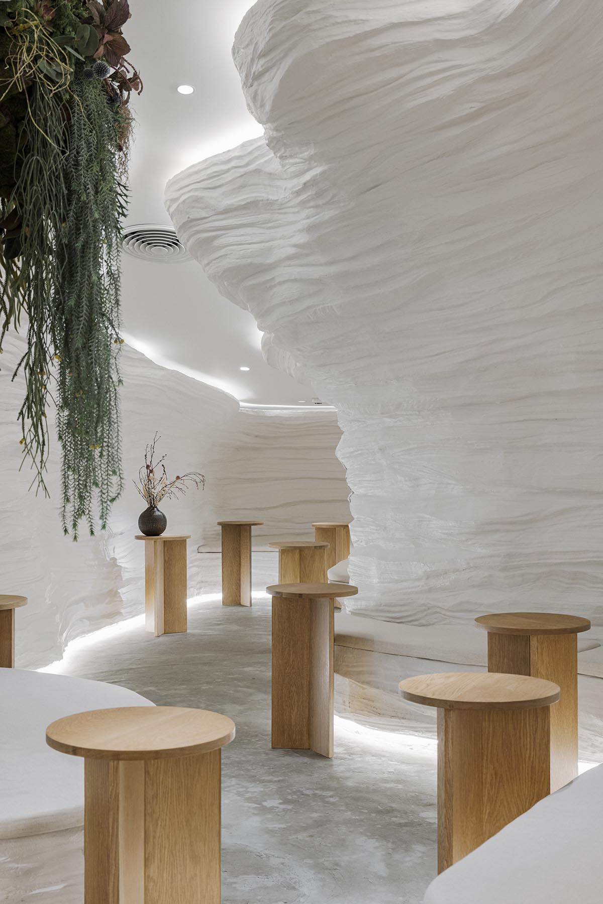 Juti architects creates surreal atmosphere for tea house within cave-like and textured walls 
