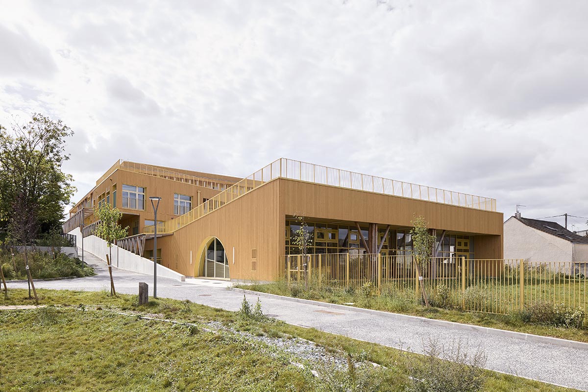 Wooden school by r2k architecte is inspired by Nordic architecture to be a positive energy building