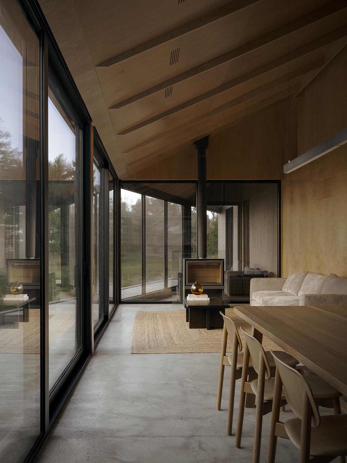 South Bay House portrays its mesmerizing surroundings with spacious windows in Ontario