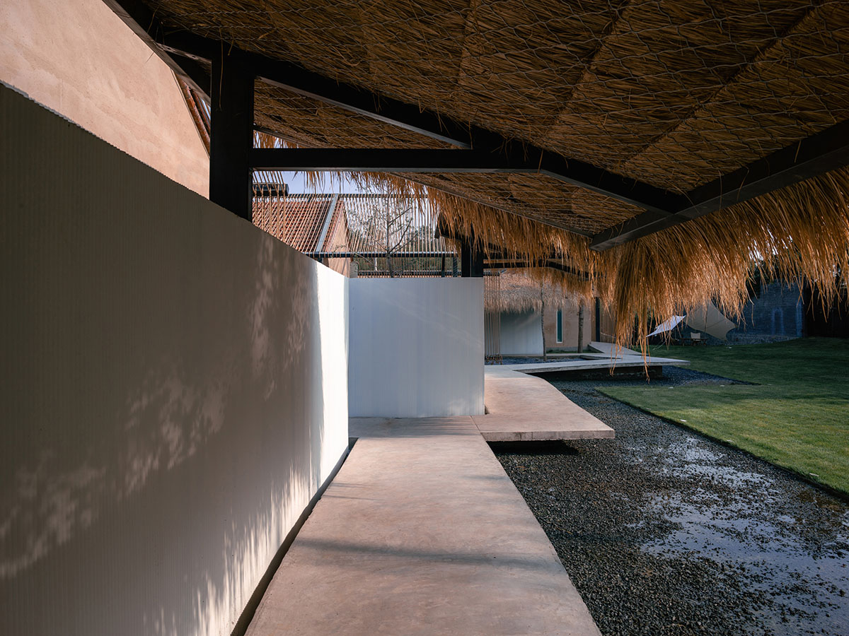 Domain Architects built boutique hotel with thatch roof and 60,000-metre hemp rope in rural Beijing
