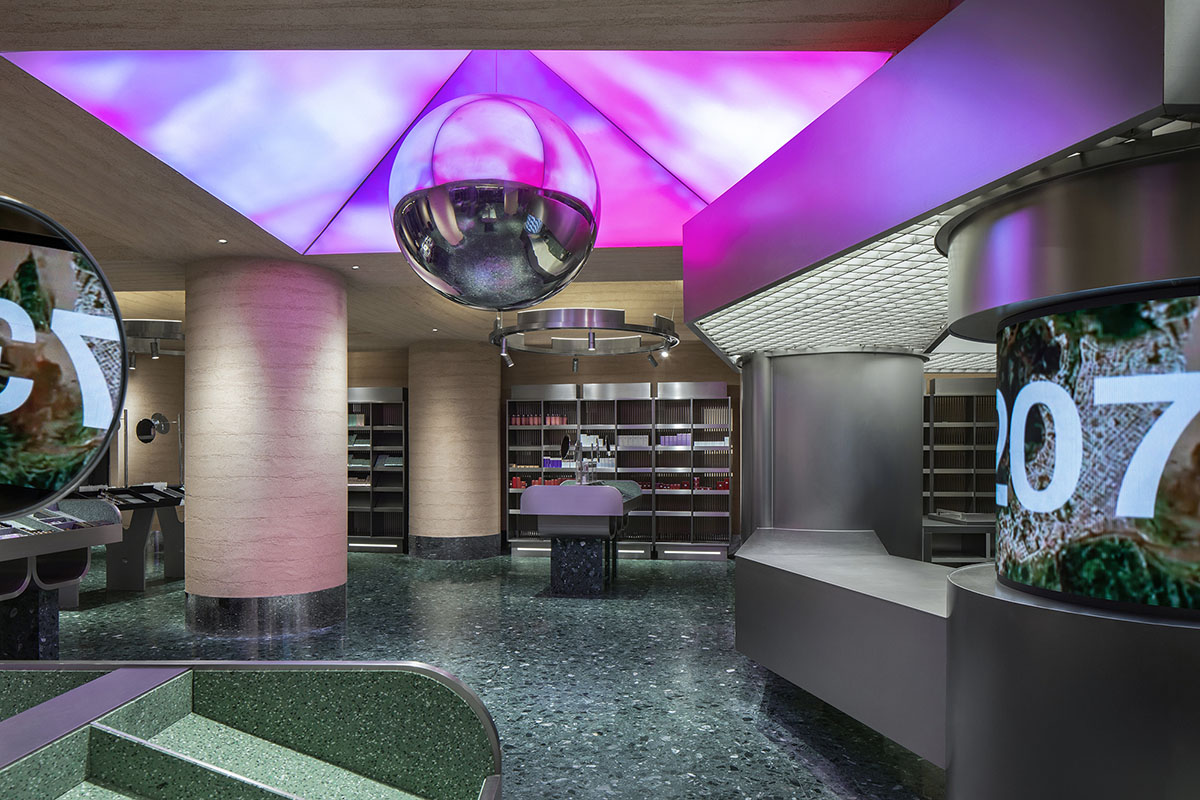 Silver gray tone and dark green retro elements form Haydon Zhengzhou by SALONE DEL SALON