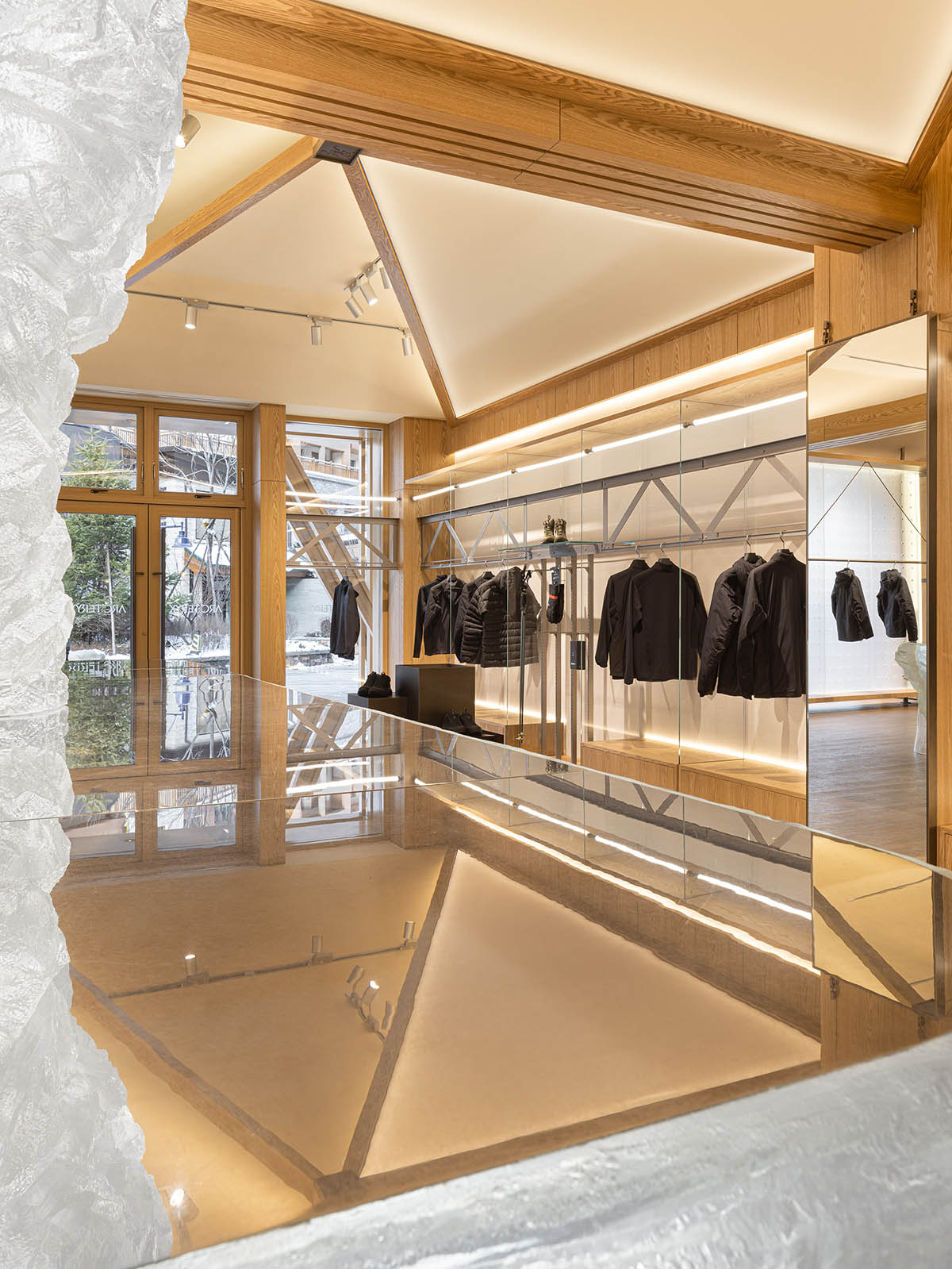 A store designed by STILL YOUNG look like 