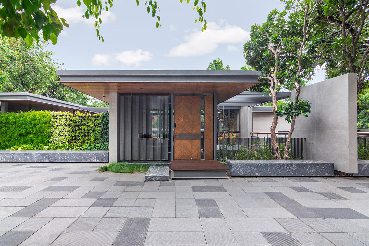 Flyyingseeds studio completes Treehouse Office in New Delhi