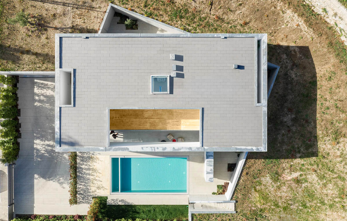 Rem'a Arquitectos built this rotating house according to site parameters in Portugal